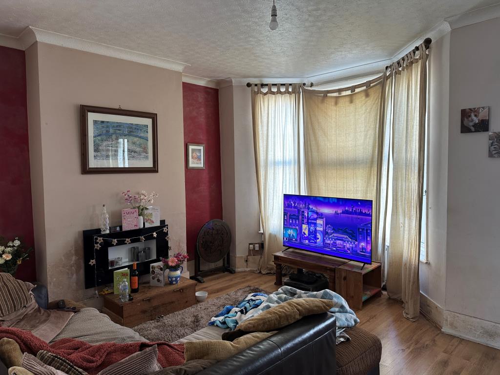 Lot: 146 - THREE-BEDROOM END-TERRACE HOUSE FOR REFURBISHMENT - Living Room with bay window